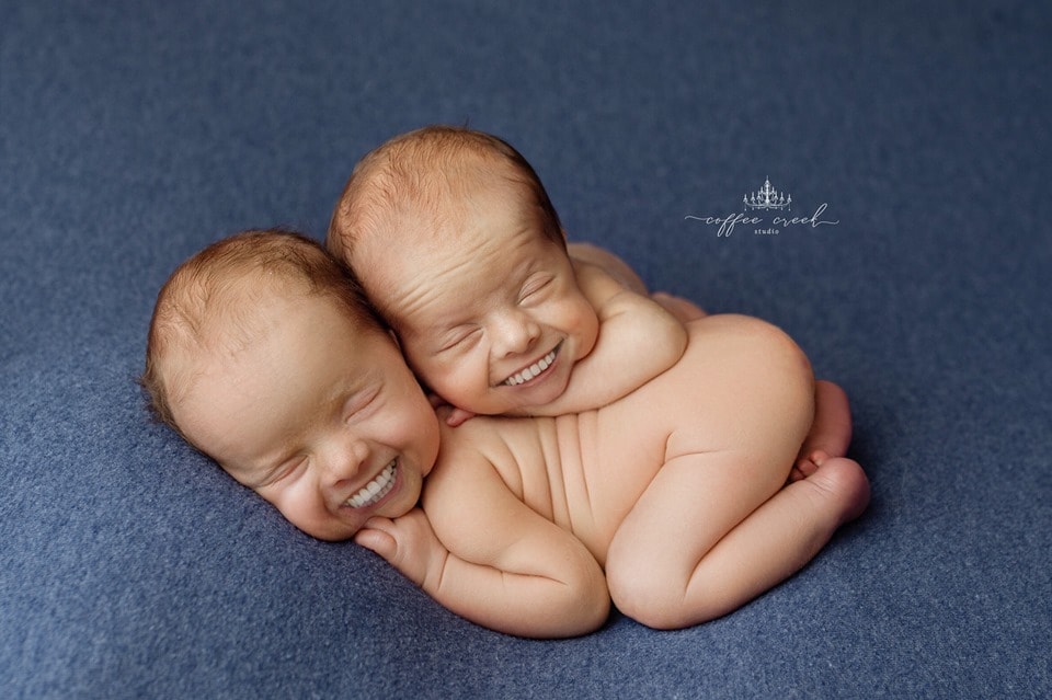 Фотограф из США приклеивает голливудские улыбки к снимкам младенцев. Зрелище, вызывающее мурашки 61