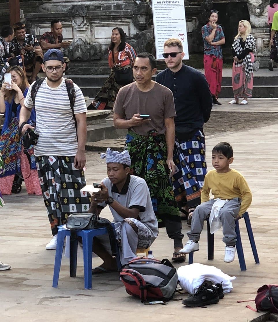 Люди без ума от фоток на фоне озера в храме на Бали. Оказалось, оно существует только в Инстаграме 52