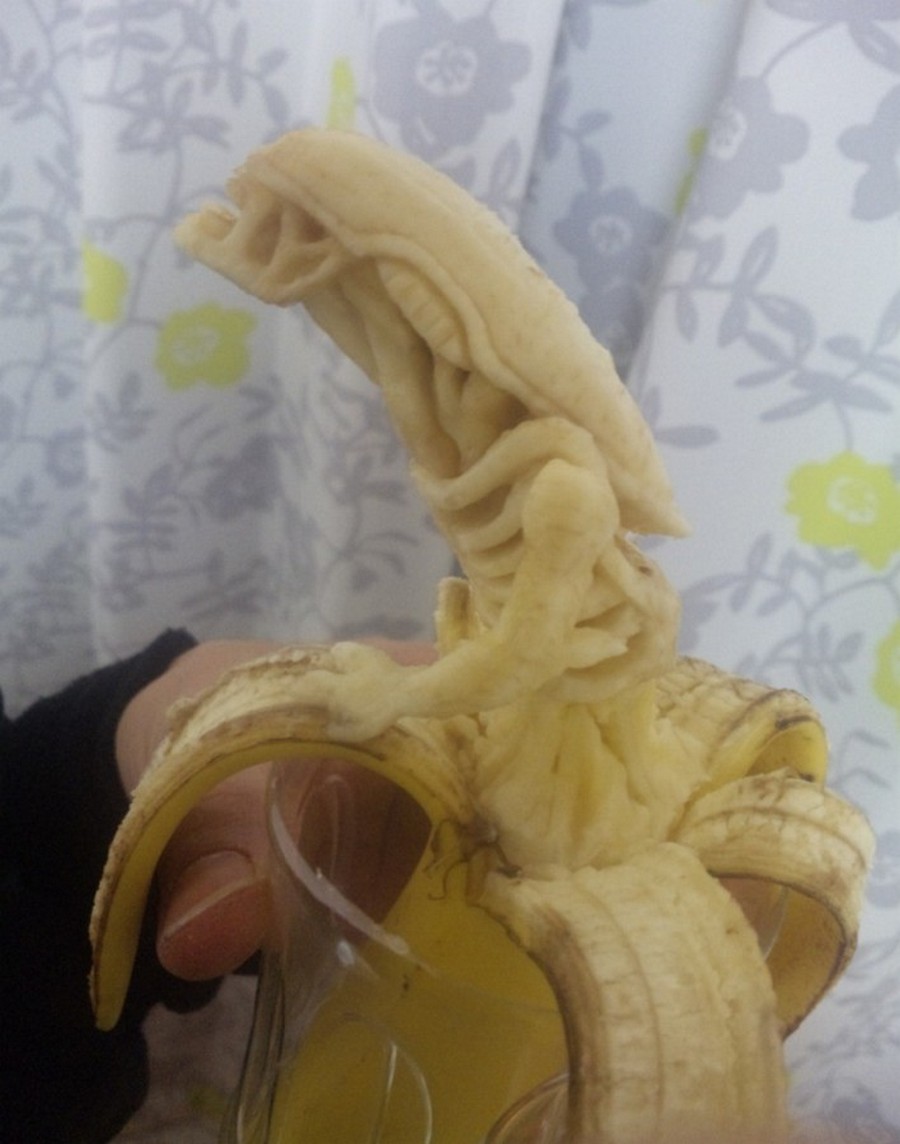 Японец делает художественную резьбу на бананах 133