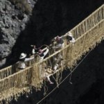 Мост, сплетённый из обычной травы, который сохранился от древних инков