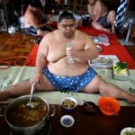 Жизнь борцов сумо: трудности питания и тренировок