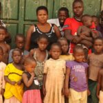 Гений плодовитости из Уганды: 39-летняя мать-одиночка сама растит 38 детей
