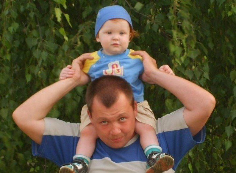 На москвича завели уголовное дело, после того как «покатал» сына на плечах 10