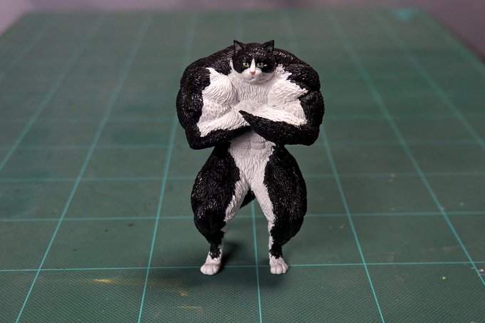 20 работ от японца, который превращает мемных животных в смешные фигурки 127
