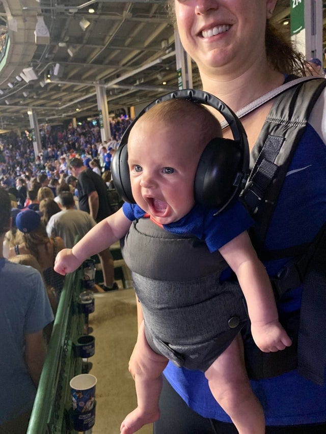 Фото эмоционального малыша с бейсбольного матча стало отличным поводом для фотошоп-баттла. Оле-оле! 52