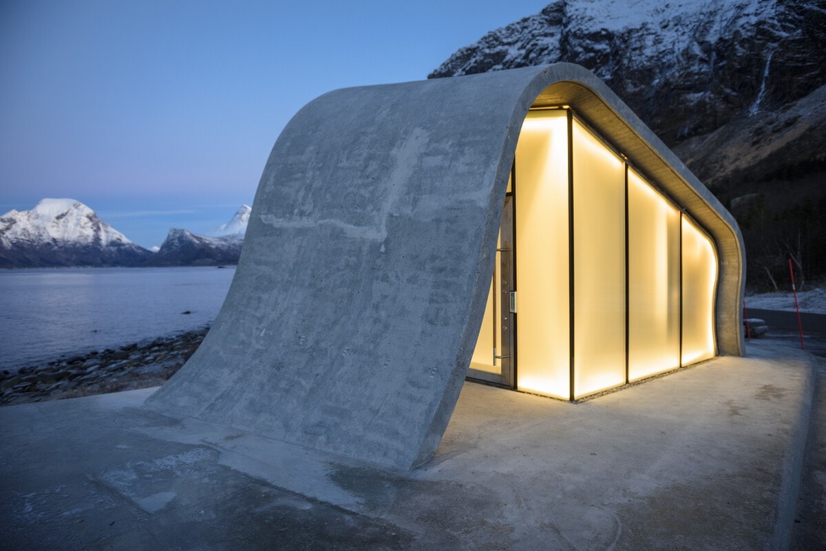 Это здание в Норвегии похоже на какой-нибудь мини-отель. На самом же деле это самый дорогой в мире… туалет 54
