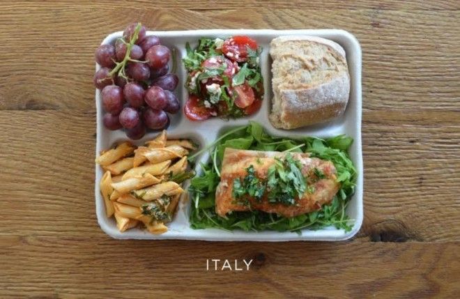 Как выглядят школьные обеды в разных странах мира 28