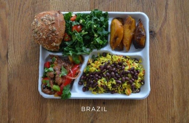 Как выглядят школьные обеды в разных странах мира 31