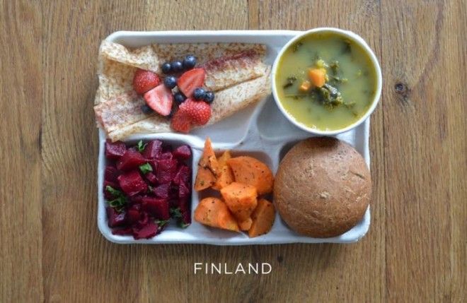 Как выглядят школьные обеды в разных странах мира 29
