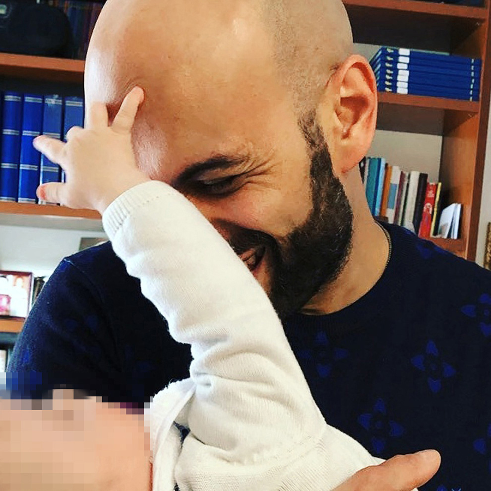 В Италии одинокий гей усыновил девочку с синдромом Дауна, отвергнутую 20 семьями 47