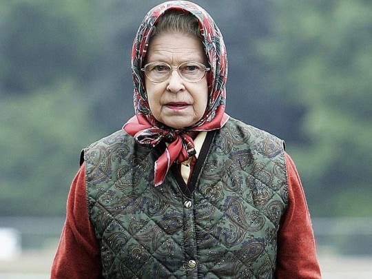 «А вы встречали королеву?»: туристы не узнали Елизавету II, но у неё нашёлся королевский ответ 20