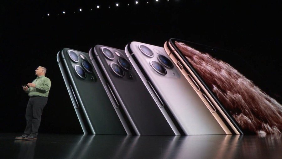 Apple показала iPhone c тройной камерой. Трипофобы в шоке, а в сети её сравнивают с кокосом и плитой 73