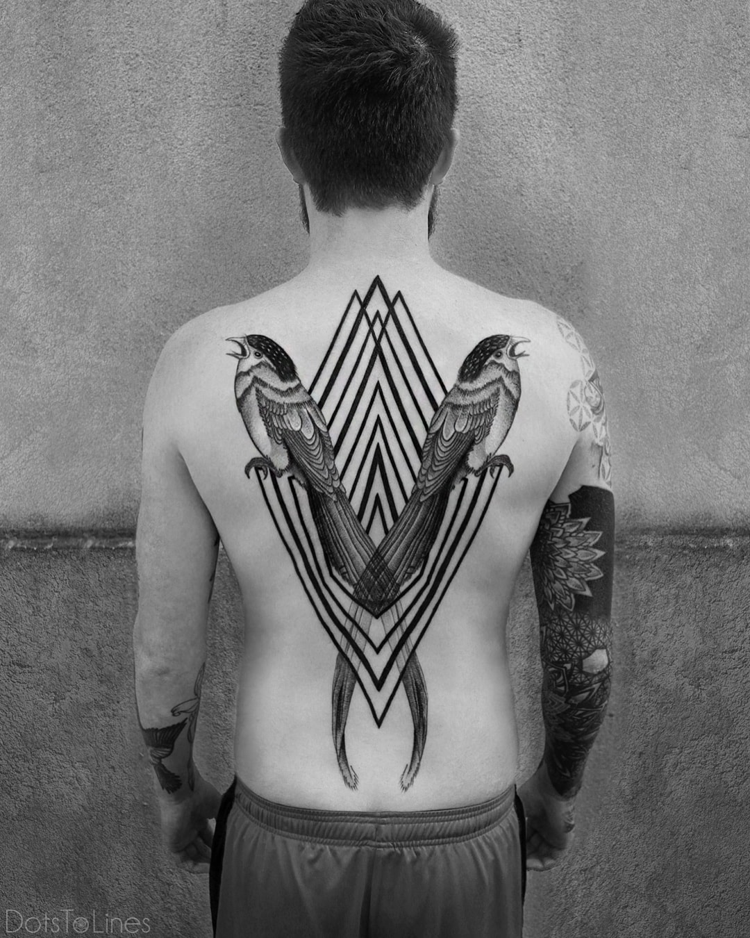 20 крутых татуировок на спине, которые впечатляют своим размахом 66