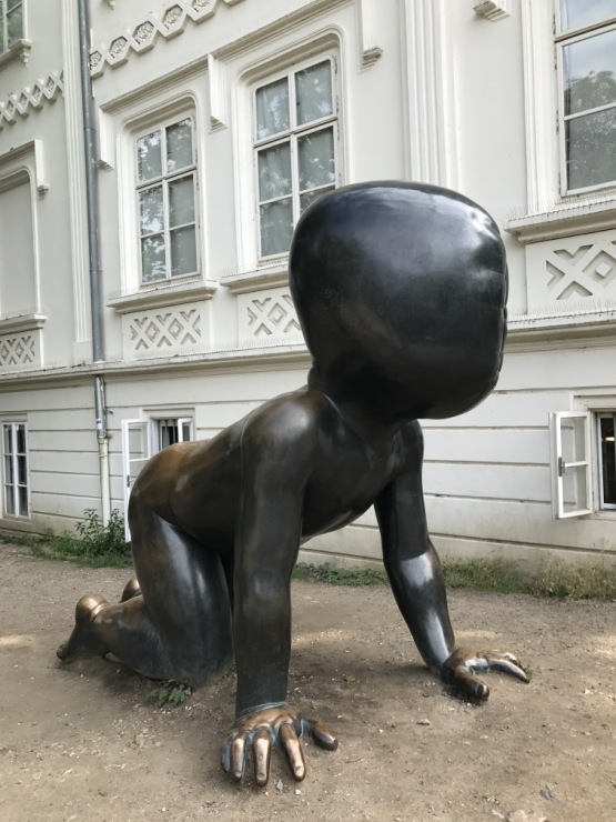 Необычные скульптуры Праги 17