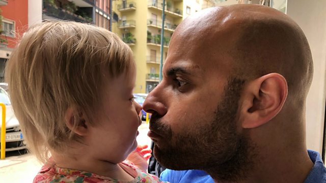 В Италии одинокий гей усыновил девочку с синдромом Дауна, отвергнутую 20 семьями 41