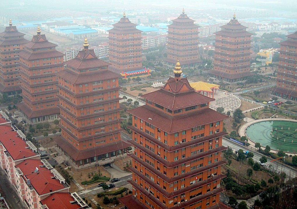 Самая богатая деревня в Китае, где у каждого огромный особняк и майбах. В чем там дело? 19