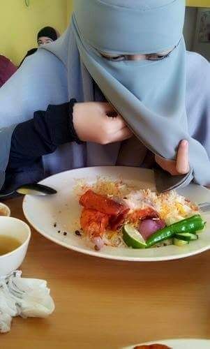 «Через тернии к еде»: каким образом арабские женщины едят в ресторанах? 17