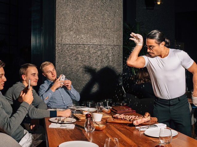 «Нусрет Гёкче»: как живет самый гламурный повар планеты и сколько стоят его блюда 6