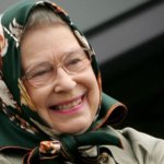 «А вы встречали королеву?»: туристы не узнали Елизавету II, но у неё нашёлся королевский ответ