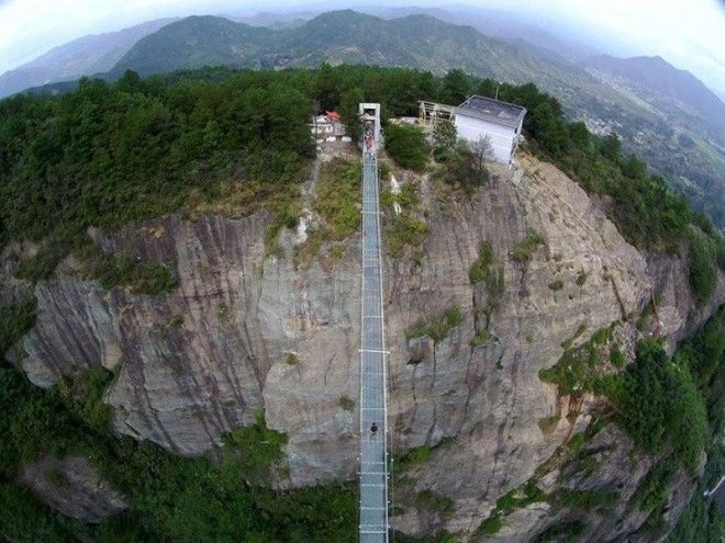 В Китае открыли самый высокий стеклянный мост 46