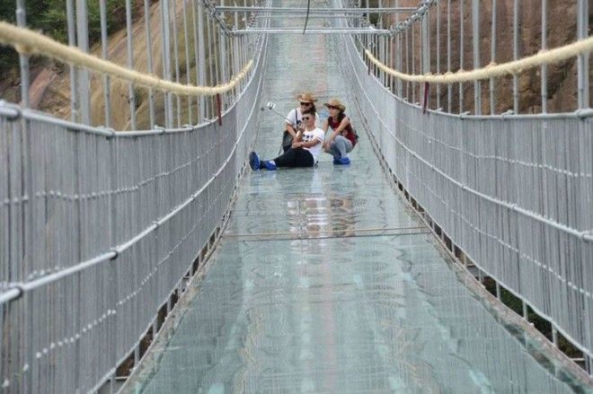 В Китае открыли самый высокий стеклянный мост 52