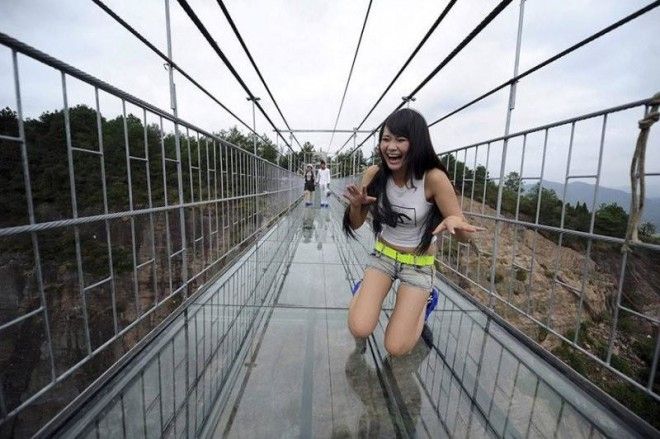 В Китае открыли самый высокий стеклянный мост 45
