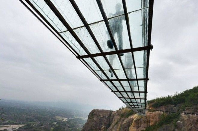 В Китае открыли самый высокий стеклянный мост 48