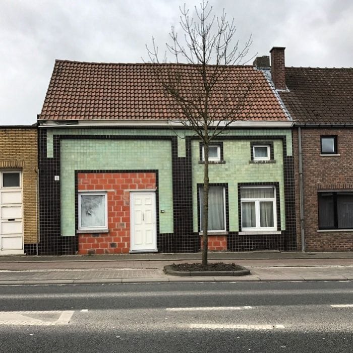 Бельгиец создал Инстаграм, в котором показывает, что самые нелепые дома построены в его стране 85