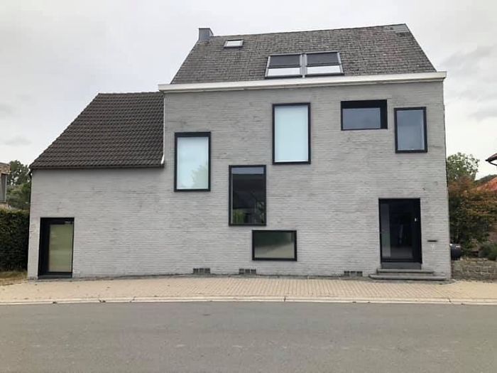 Бельгиец создал Инстаграм, в котором показывает, что самые нелепые дома построены в его стране 87