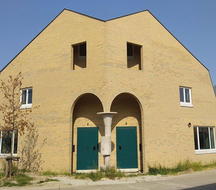 Бельгиец создал Инстаграм, в котором показывает, что самые нелепые дома построены в его стране 86