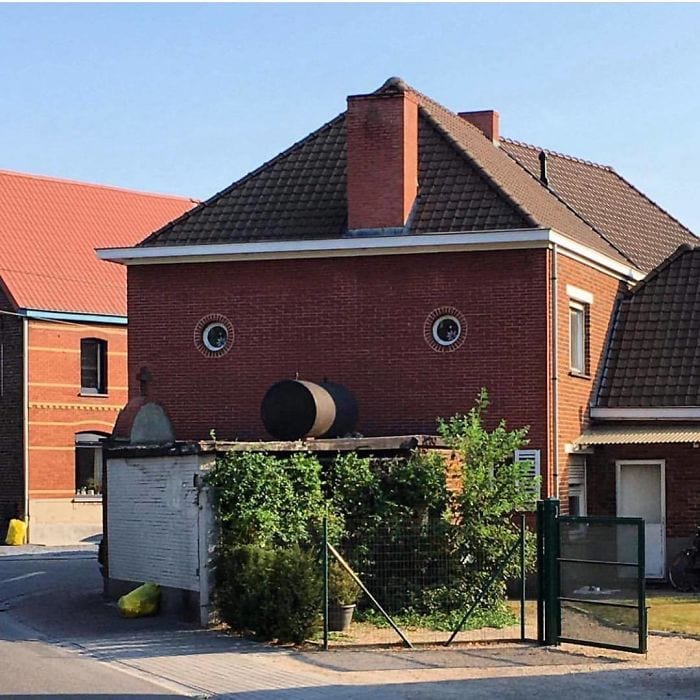 Бельгиец создал Инстаграм, в котором показывает, что самые нелепые дома построены в его стране 90