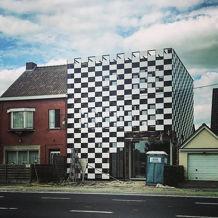 Бельгиец создал Инстаграм, в котором показывает, что самые нелепые дома построены в его стране 103