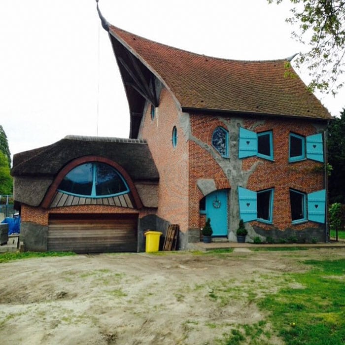 Бельгиец создал Инстаграм, в котором показывает, что самые нелепые дома построены в его стране 104