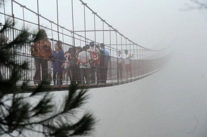 В Китае открыли самый высокий стеклянный мост 40