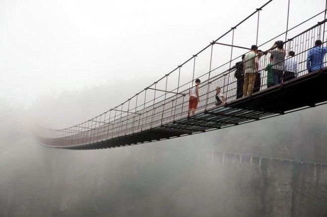 В Китае открыли самый высокий стеклянный мост 43