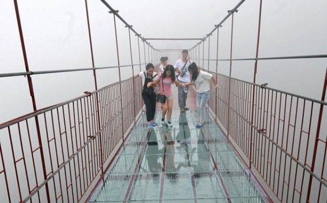В Китае открыли самый высокий стеклянный мост 41