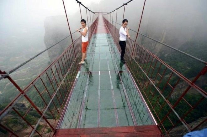 В Китае открыли самый высокий стеклянный мост 42