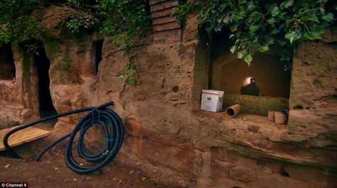 Он превратил древнюю пещеру в уютное жилище с канализацией, полами с подогревом и доступом в Интернет 26