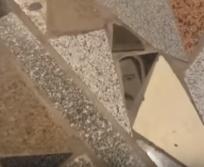 В торговом центре Казахстана пол разложен плиткой из кусков надгробий 17