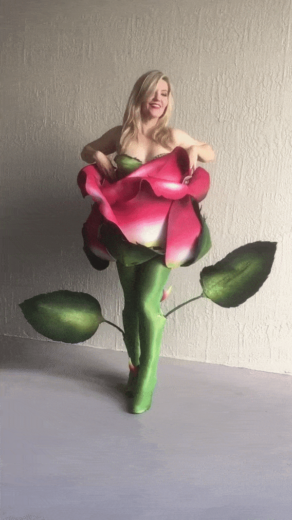 Девушка сделала костюм розы из туалетной сидушки и пенки. А ещё сделала так, чтобы он распускался! 68