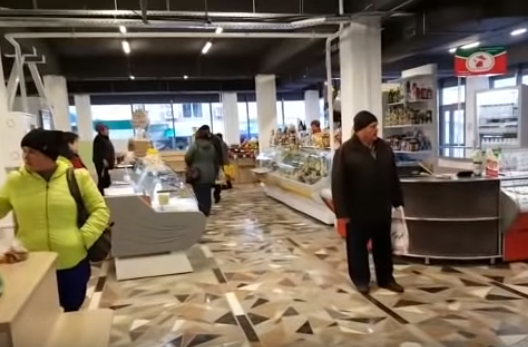 В торговом центре Казахстана пол разложен плиткой из кусков надгробий 16