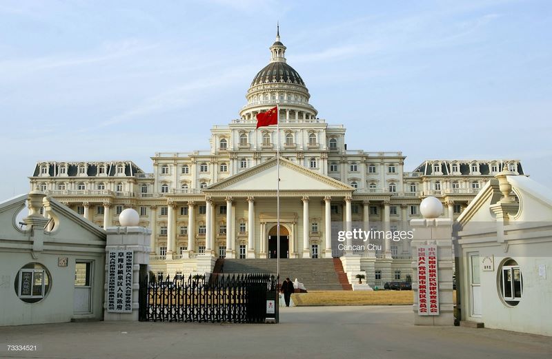 Власти Китая построили у себя в стране все самые известные архитектурные шедевры нашей планеты 16