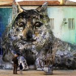 Уличный художник создает потрясающие скульптуры животных из мусора