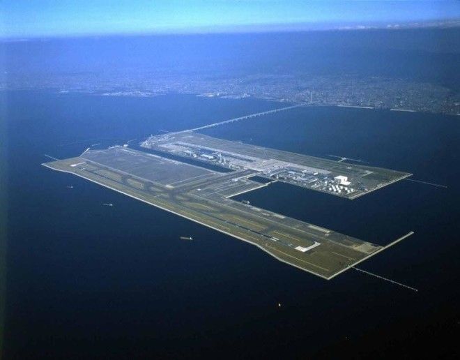 Японцы умудрились построить аэропорт прямо в океане 33