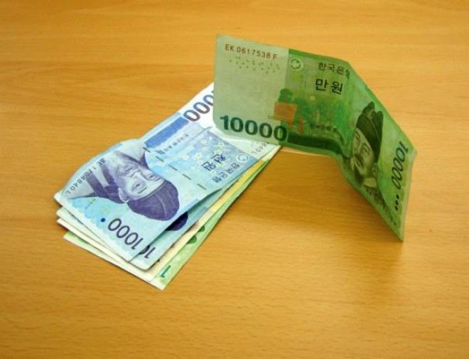 ТОП-10 самых необычных денег в мире 36