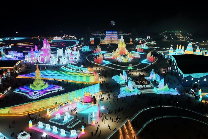 Захватывающие фото крупнейшего в мире фестиваля снега и льда в Китае 45