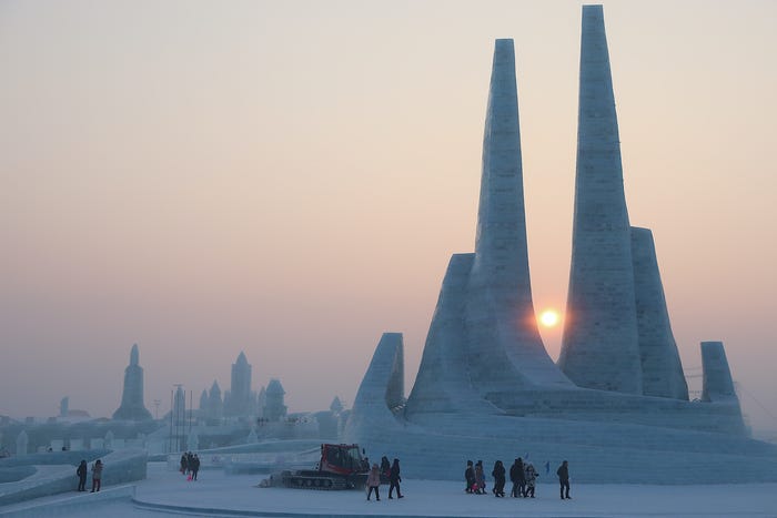 Захватывающие фото крупнейшего в мире фестиваля снега и льда в Китае 53