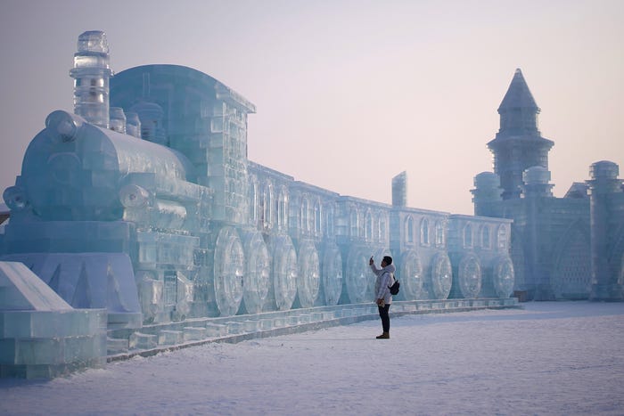 Захватывающие фото крупнейшего в мире фестиваля снега и льда в Китае 54