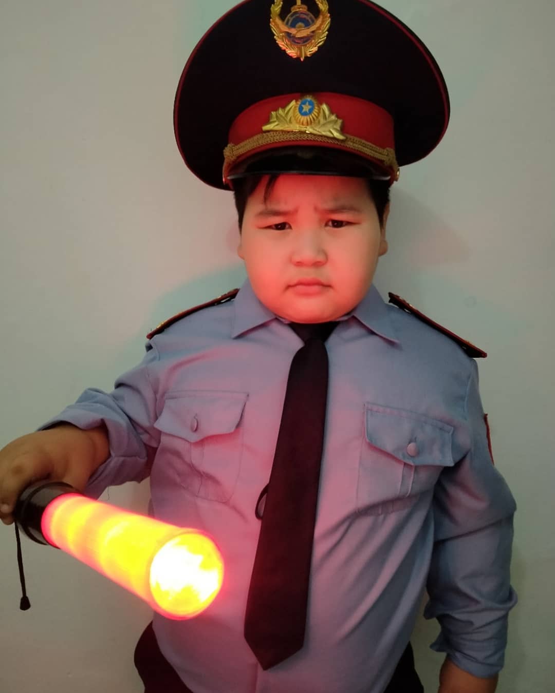 Мальчик пришёл на утренник в костюме полицейского и понравился всем — даже настоящим полицейским 28
