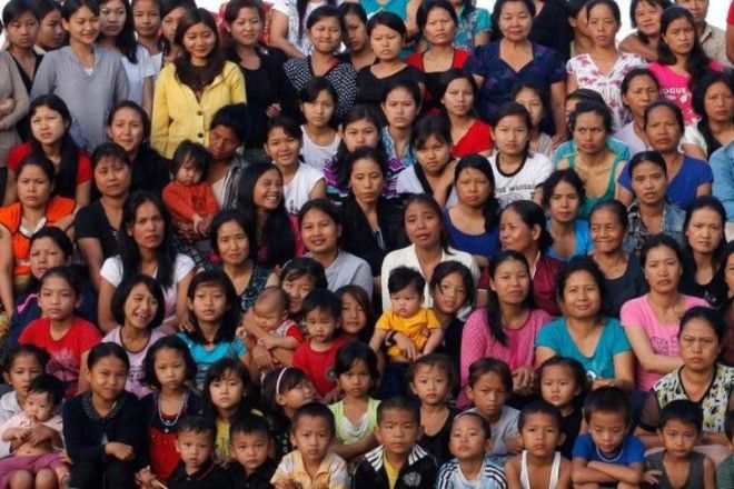 У Циона Хана самая большая в мире семья — 39 жен, 94 ребёнка и 33 внука 19